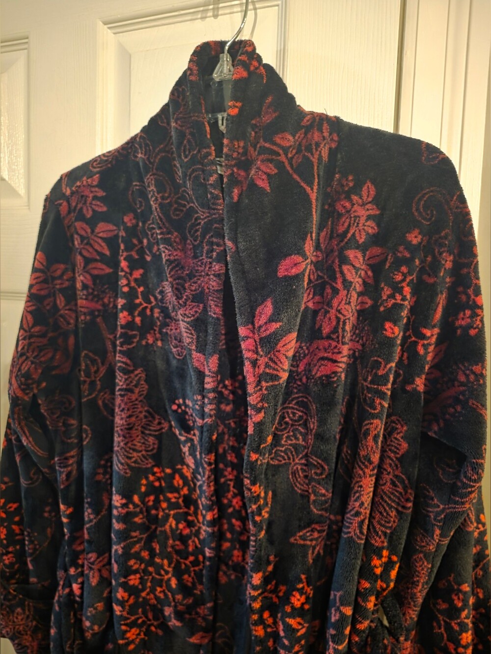 Natori Black Floral Plush Robe Tie Waist Small